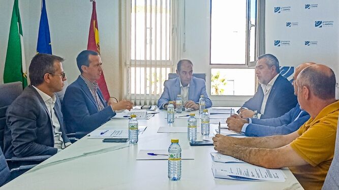 Encuentro entre la Asociación de Empresarios del Mármol con el subdelegado del Gobierno y el parlamentario andaluz