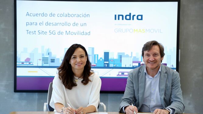 Berta Barrero, directora general del negocio de Mobility de Indra, y Pablo Freire, chief Strategy Officer del Grupo Masmóvil.