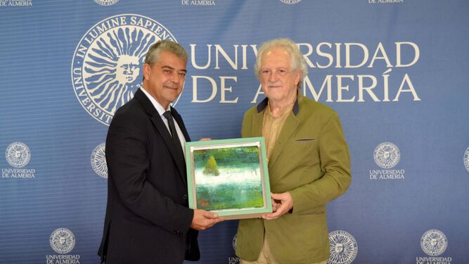 El rector de la UAL, Carmelo Rodríguez, ha recogido el premio de la FARM.