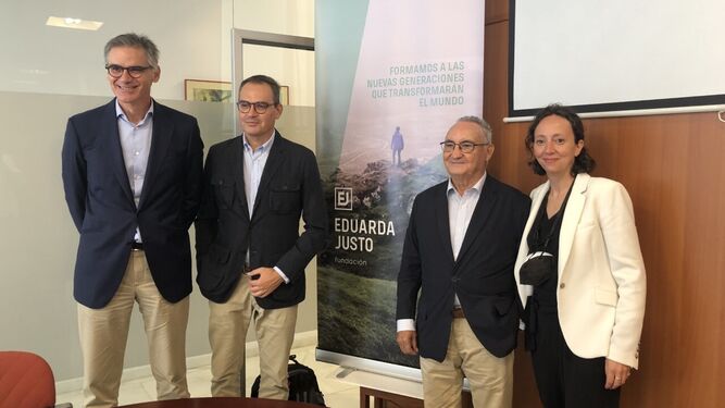 Juan Martínez-Barea, José Martínez, Eduardo Martínez-Cosentino y María del Mar Martínez-Cosentino en la presentación de las becas el pasado año