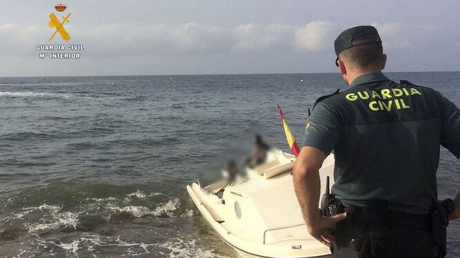 Dos inmigrantes mueren ahogados frente al Cabo de Gata tras ser obligados a saltar por el paterista