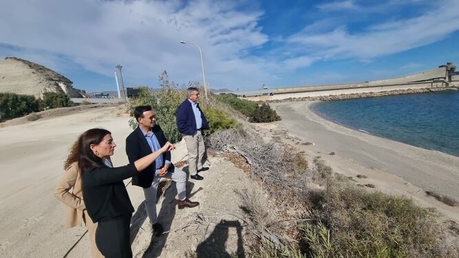 Visita de la presidenta de la Autoridad Portuaria de Almería al Puerto de Carboneras