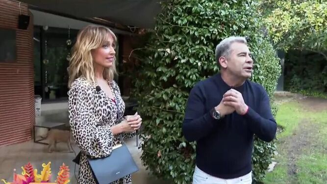 Emma García ha visitado la casa de Jorge Javier Vázquez en una entrevista emitida por el programa 'Fiesta'.
