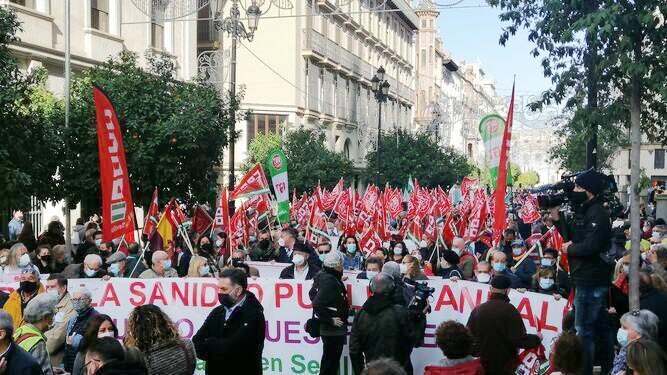 Protesta multitudinaria celebrada en Sevilla en defensa de la Sanidad en imagen de archivo.