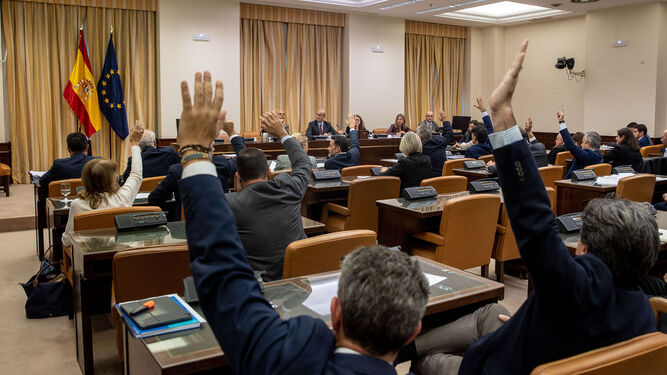 Votación en la Comisión de Asuntos Económicos el Congreso  de la proposición de Ley que regula los gravámenes temporales a la banca, las energéticas y las grandes fortunas.