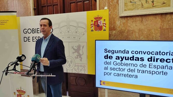 El subdelegado del Gobierno en Almería, José María Martín, hace balance de las ayudas directas al transporte por carretera