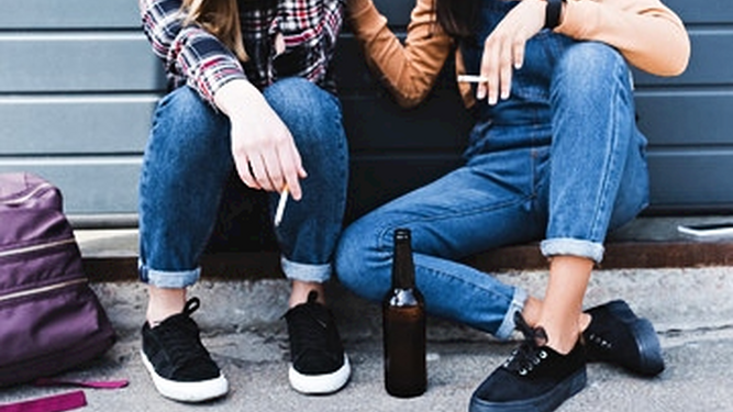 Los jóvenes, cada vez más cerca del alcoholismo: ''Cada vez que salgo puedo beber entre cinco y seis copas''