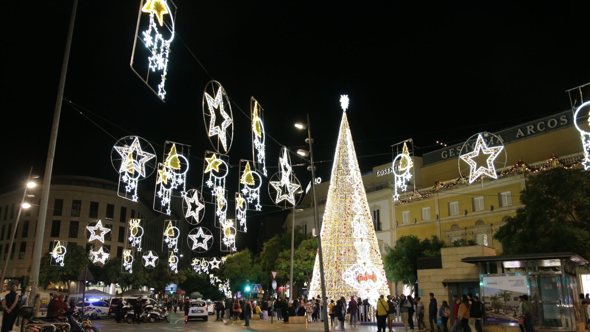 As&iacute; brilla Almer&iacute;a en Navidad: encienden las luces en el centro de la ciudad
