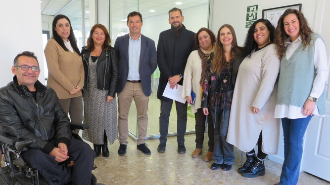 Un momento de la visita a la sede de Faisem-Huelva.