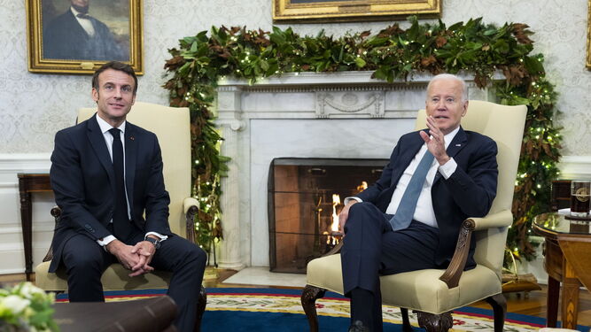 Enmanuel Macron y Joe Biden, en el Despacho Oval de la Casa Blanca.