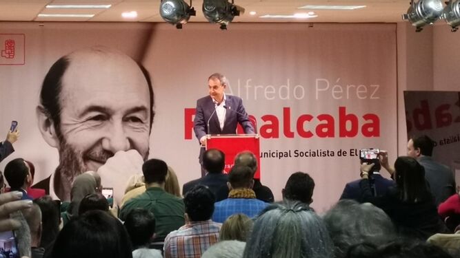 Zapatero, en la sede del PSOE ejidense.