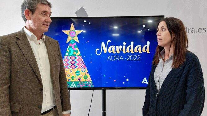 El alcalde Manuel Cortés y la concejala de Cultura Elisa Fernández han presentado la campaña de Navidad abderitana