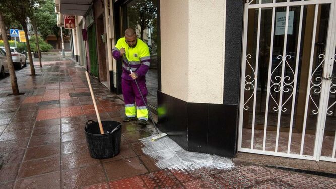 La limpieza intensiva en las calles de Almería