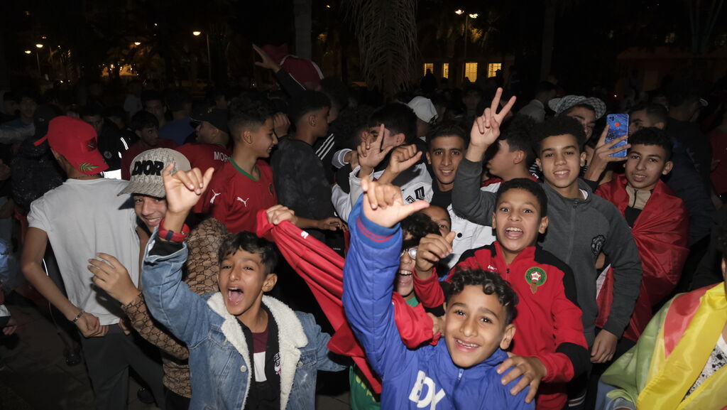 Im&aacute;genes de la celebraci&oacute;n en Almer&iacute;a, del pase a semifinales de Marruecos en el Mundial de F&uacute;tbol de Qatar