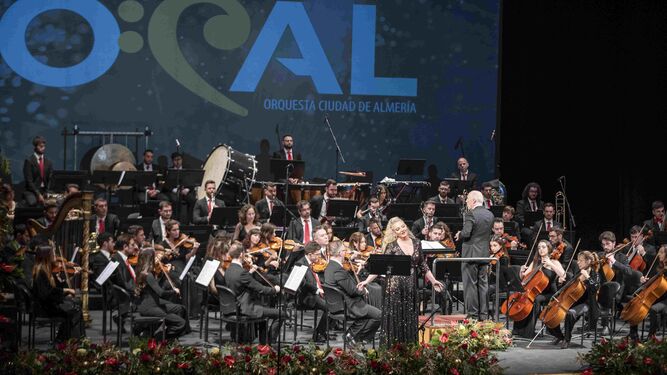 La OCAL dirigida por Michael Thomas en el concierto de Año Nuevo.