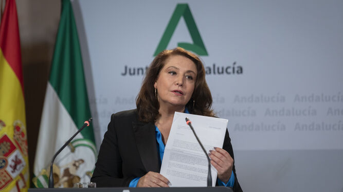 Carmen Crespo con la carta de Juanma Moreno al Consejo de Estado para que se cambie el actual caudal del trasvase Tajo-Segura.