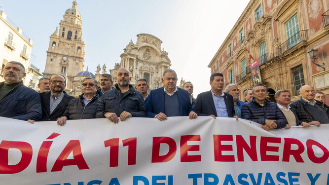 El presidente del SCRATS, Lucas Jiménez, los vicepresidentes del sindicato en Alicante Javier Berenguer y de Almeria Fernando Rubio, en la pasada concentración de Murcia.
