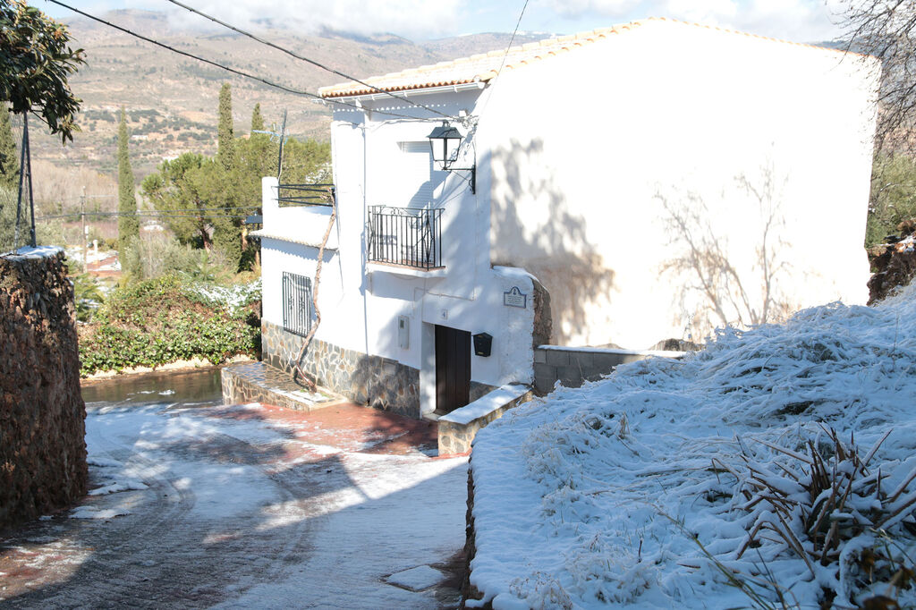 La nieve cubre de blanco la Alpujarra Almeriense