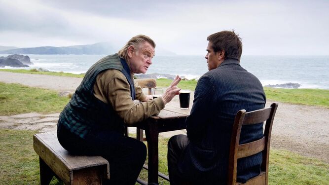 Brendan Gleeson y Colin Farrell, en 'Almas en pena de Inisherin'.