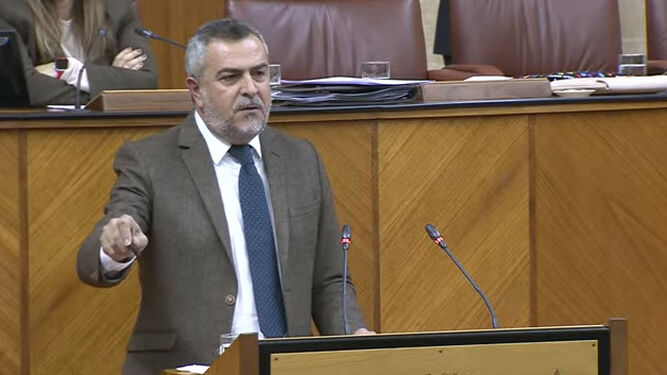 Juan Antonio Lorenzo, durante su intervención en el Parlamento Andaluz.