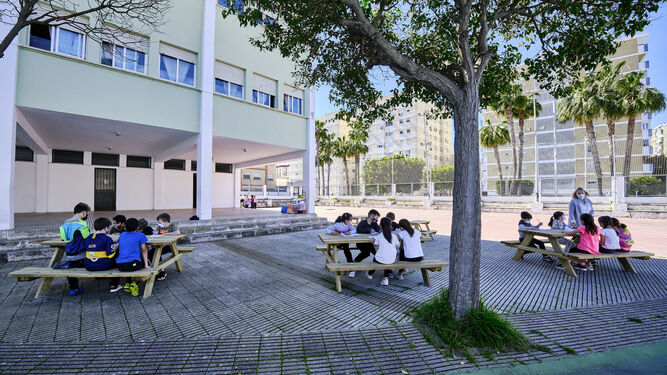 Patio del colegio Fermín Salvochea, en una imagen de archivo.