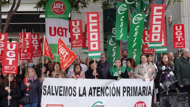 Concentración de protesta esta mañana en el centro de salud Mediterráneo-Torrecárdenas de Almería