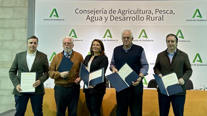 La consejera Carmen Crespo, con los representantes de las organizaciones agrarias