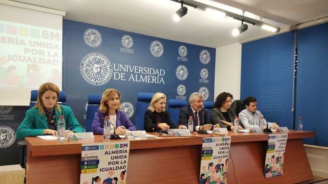 Las instituciones vuelven a conmemorar el 8M con la iniciativa 'Almería unida por la Igualdad'