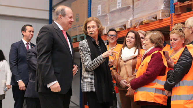 La Reina Sofía visita el Banco de Alimentos de Almería