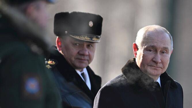 El presidente ruso, Vladimir Putin, y su ministro de Defensa, Sergei Shoigu .