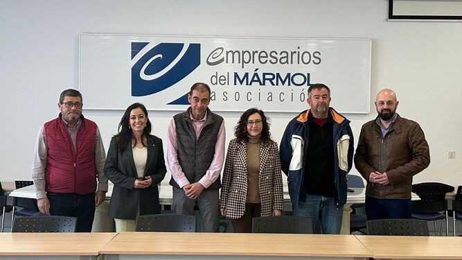 Mercedes Rodríguez y Juan José Bosquet, con la Asociación Empresarios del Mármol de Andalucía (AEMA).