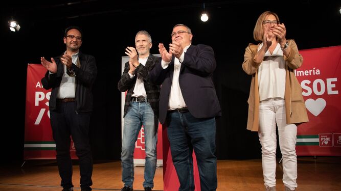 Grande-Marlaska y Manolo García en el acto de presentación de la candidatura