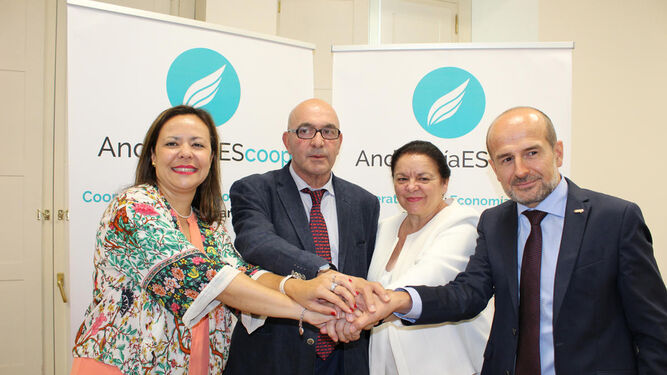 De izquierda a derecha Carmen Perea, Juan Rafael Leal, Pilar Gómez y Luis Miguel Jurado en la constitución de AndalucíaEScoop en 2018.