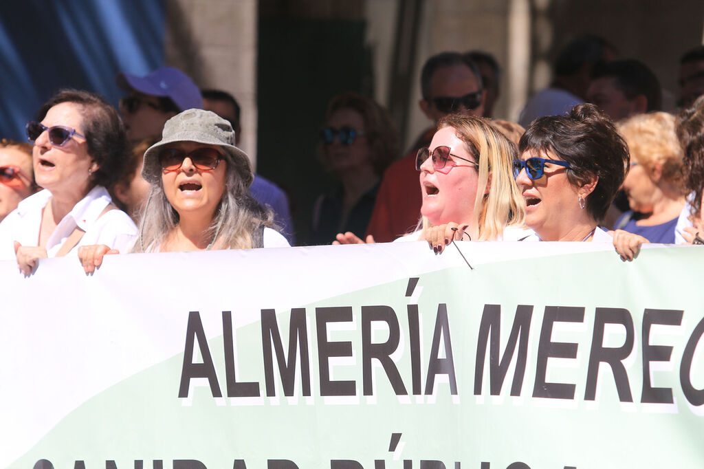 Los sanitarios de Almer&iacute;a se manifiestan contra la mala salud de la sanidad andaluza