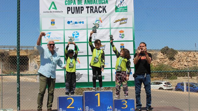 Uno de los podios de Copa de Andalucía de Pump Track celebrada en Huércal de Almería.