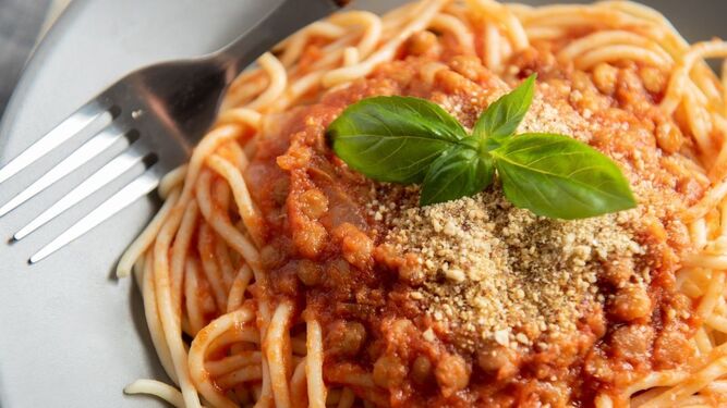 Boloñesa de lentejas: una salsa sana y vegana para nuestros platos