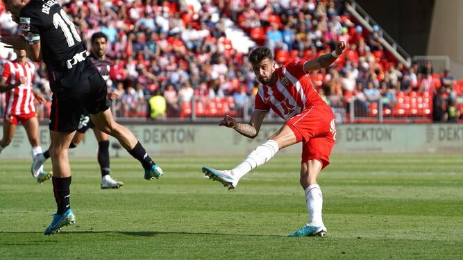 Centelles logró de esta manera su primer gol como jugador del Almería