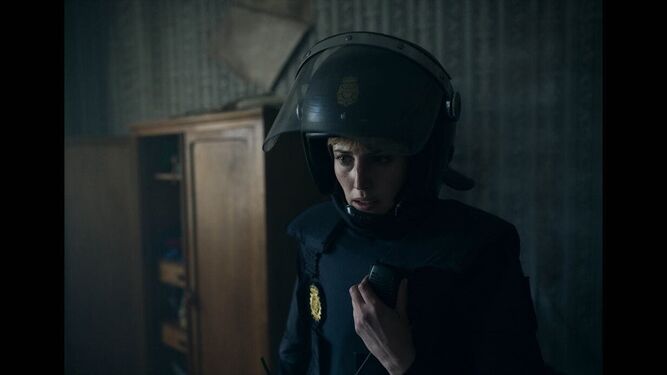 Natalia de Molina, policía en apuros, en una imagen de 'Asedio'.