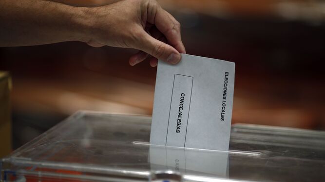 Una urna en las elecciones municipales.