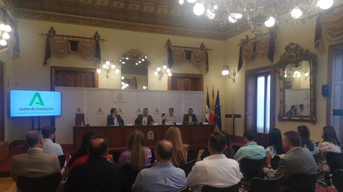 Reunión en la Delegación del Gobierno de Almería de la Asociación Francisco de Vitoria.