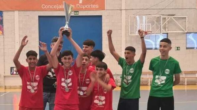 Los Niños FS levanta el título de subcampeón de Andalucía cadete.