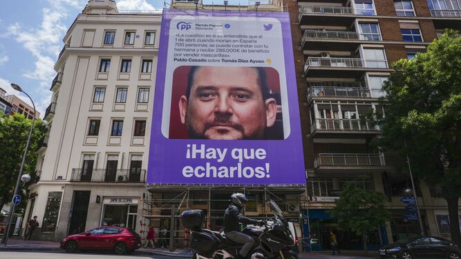 Cartel de Podemos en la calle Goya de Madrid