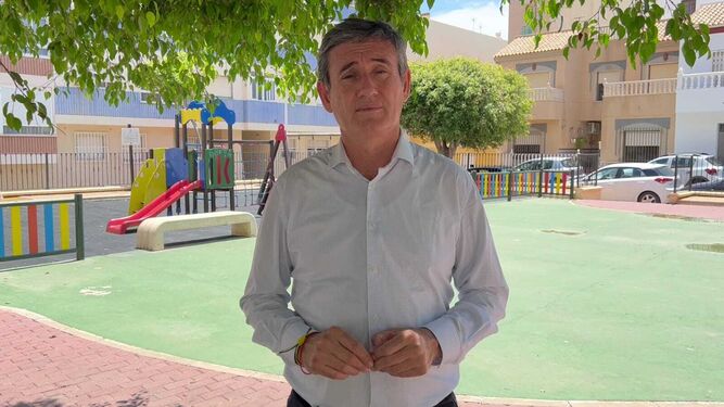 Manuel Cortés, alcalde de Adra, en la Plaza Ibiza de la ciudad milenaria.