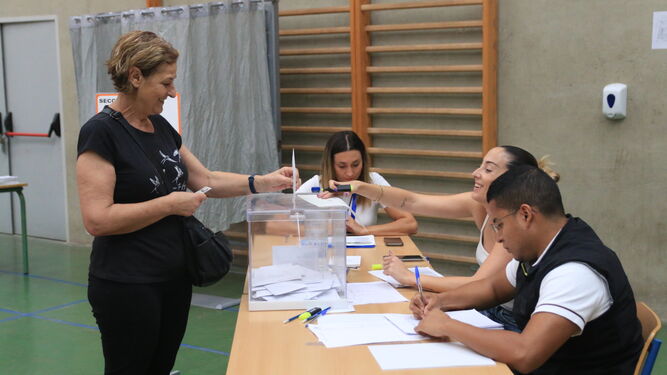 Imagen de votantes en Almería.