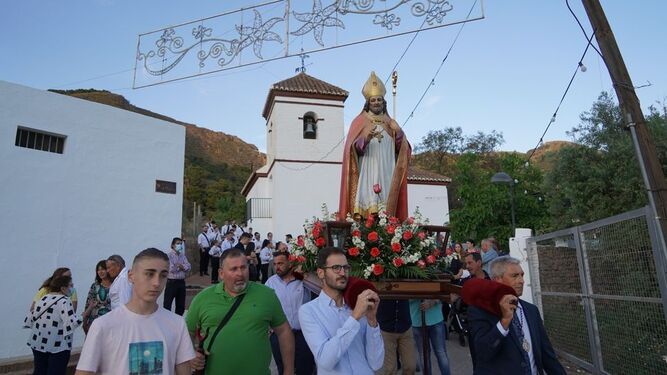 La procesión de la imagen de San Tesifón cierra las fiestas de Castala, en Berja
