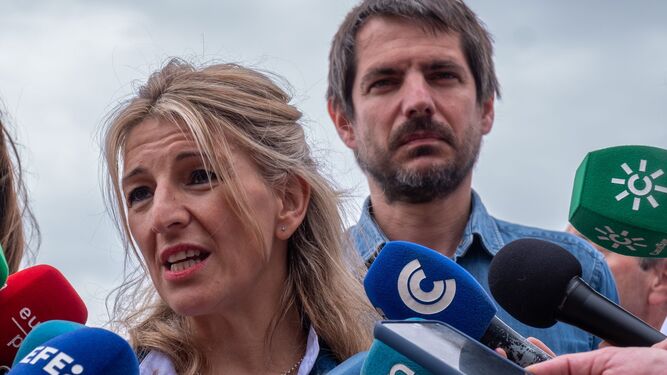 La líder de Sumar, Yolanda Díaz, con el portavoz de campaña de la formación, Ernest Urtasun, este miércoles en Doñana.