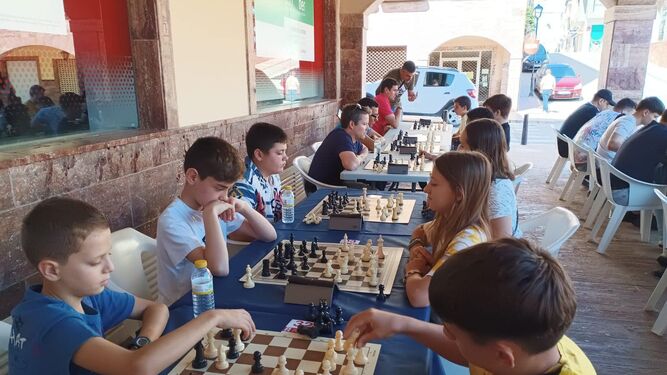Huércal-Overa acerca el ajedrez a los vecinos con el I Torneo Primavera  Jaque Mate Pastor