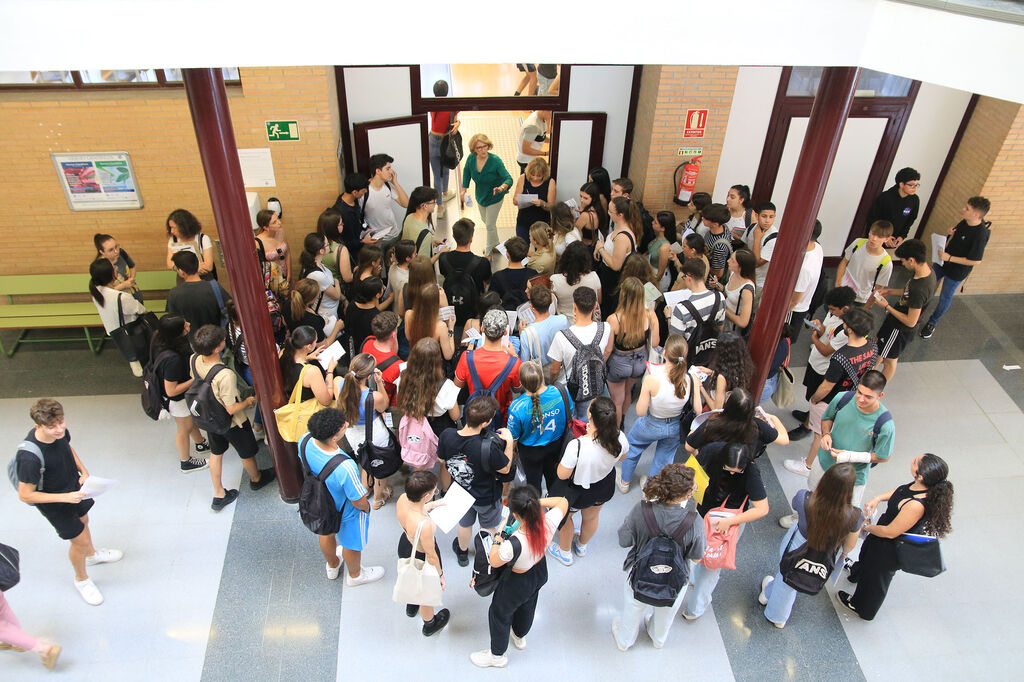 Cientos de estudiantes hacen la prueba de acceso a la universidad