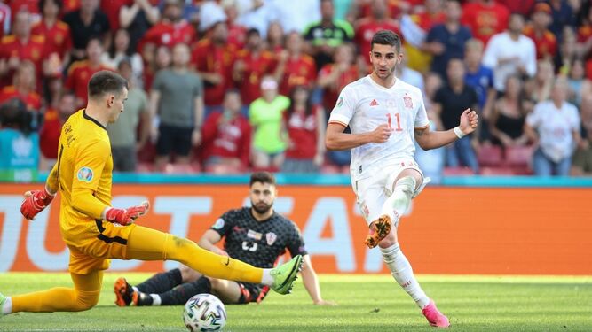 Ferran Torres anota un gol en un Croacia-España-