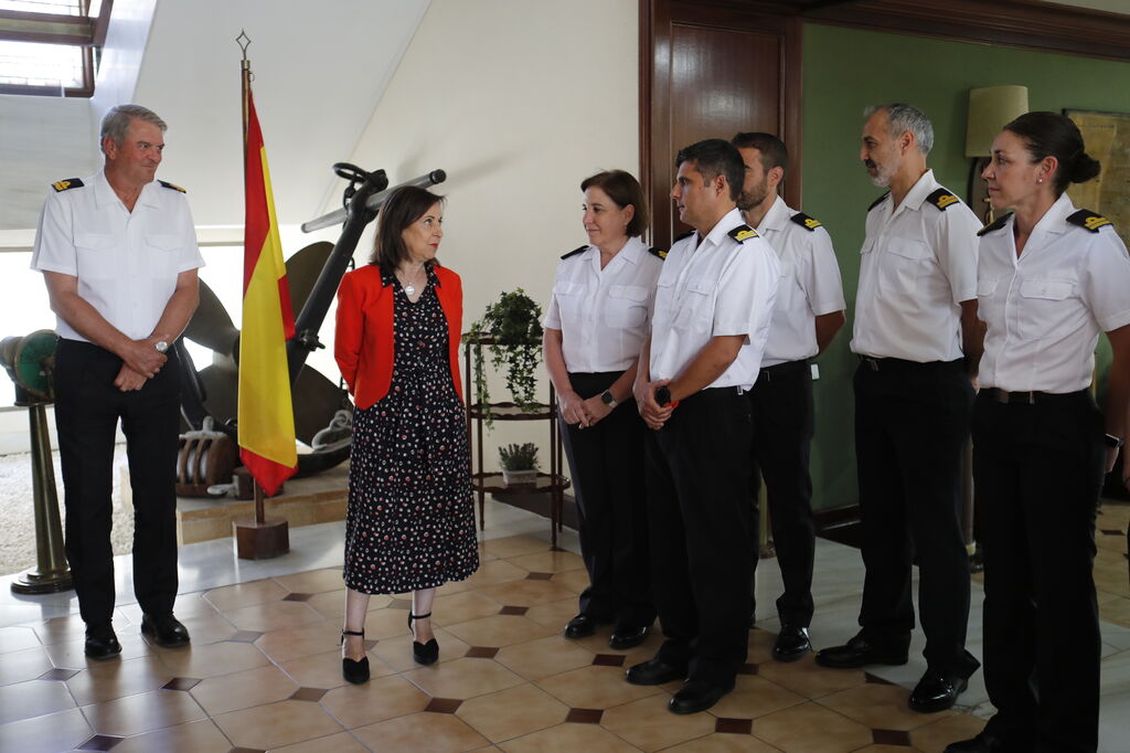 La ministra de Defensa visita La Carraca en San Fernando